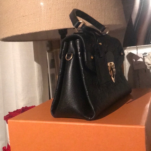 Louis Vuitton - Picture 4 of 8